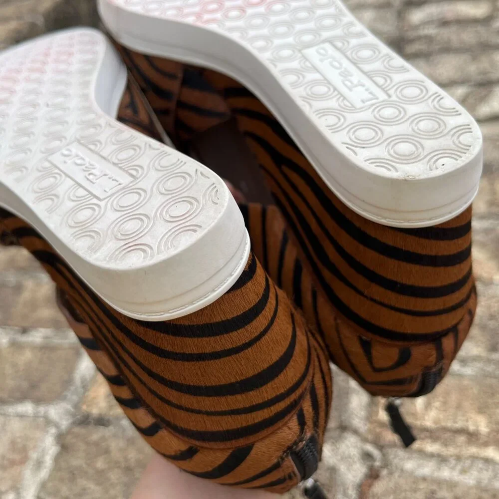 Linea Paolo Faith Wedge Sneaker Women 12M Tiger Stripe Calf Hair Statement Shoes